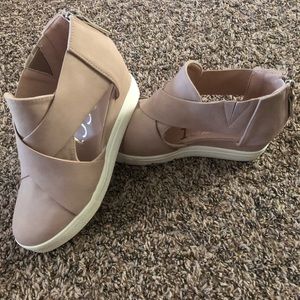 Blush shoes with cutouts